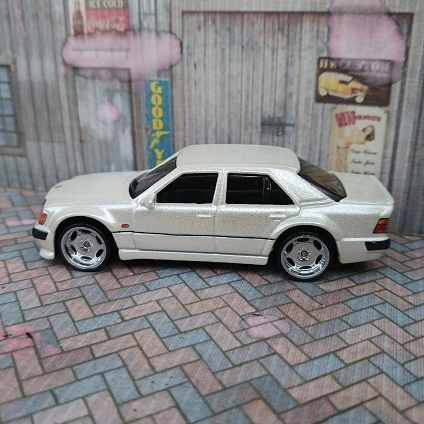 Hot Wheels Mercedes-Benz 500E (Custom)