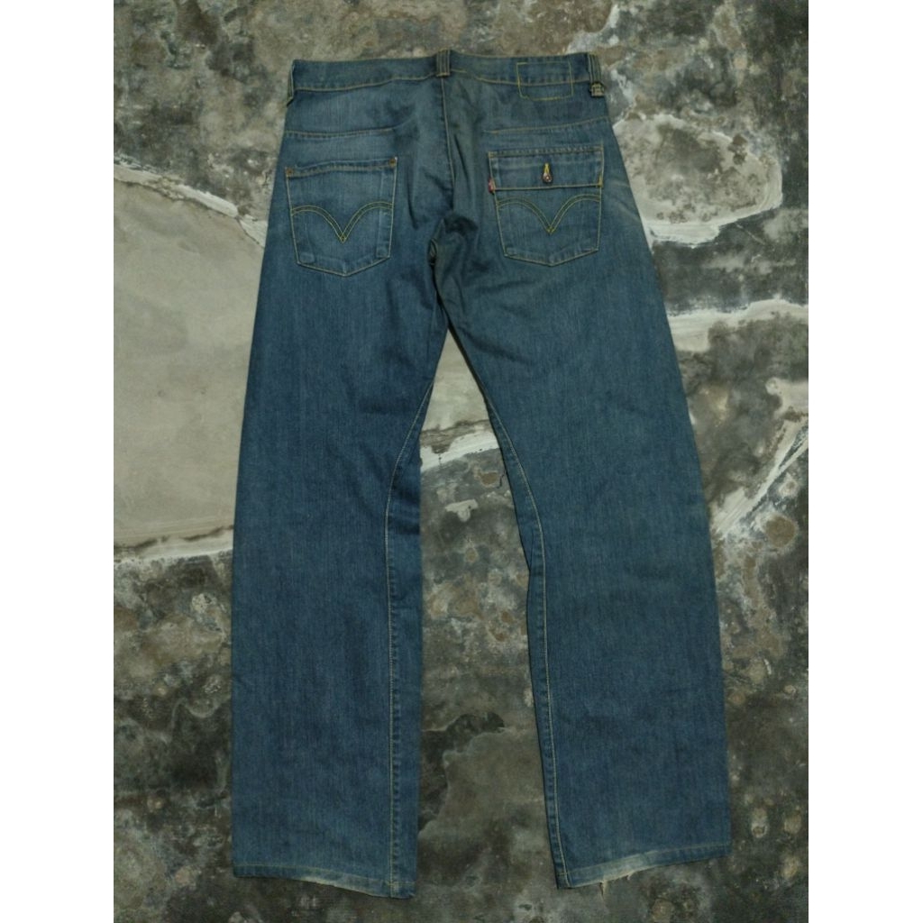 Levis Engineered Jeans