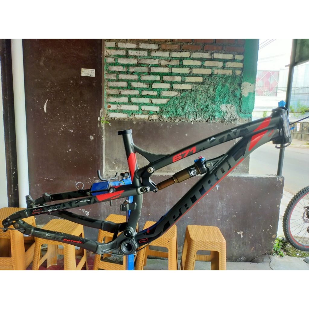 Frame patrol 671 27.5 M Tapper TA 12x142