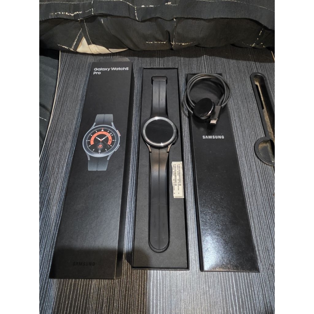 Samsung Galaxy Watch 5 Pro + Case & Strap
