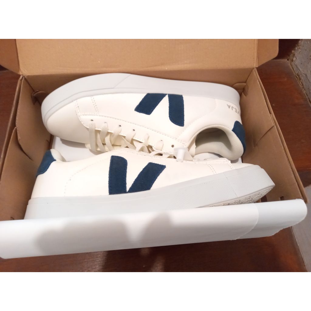 SEPATU VEJA CENTANG BIRU