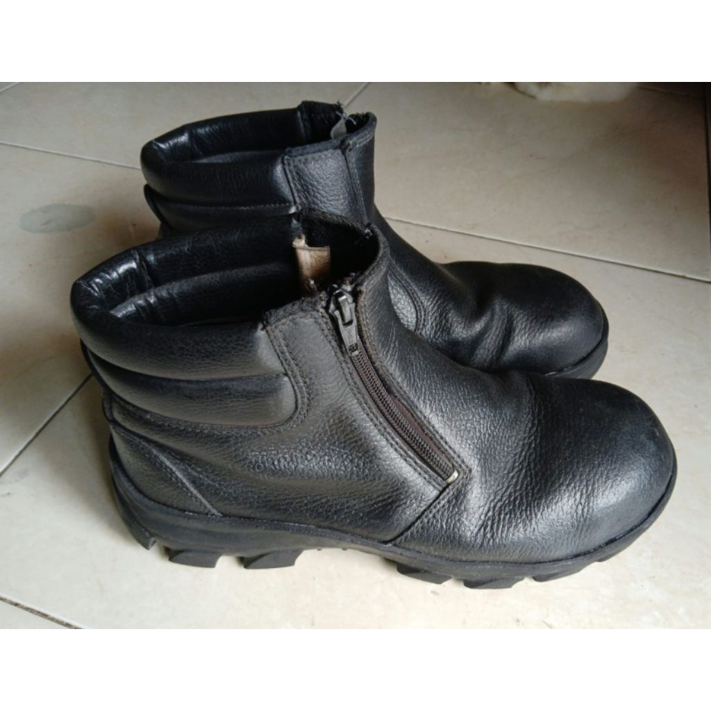 Sepatu safety boots kulit size 42 second