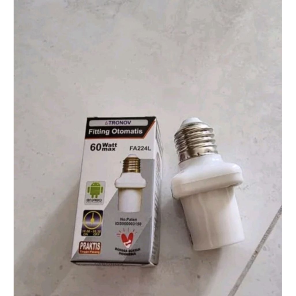 Fitting Lampu dengan Timer Otomatis