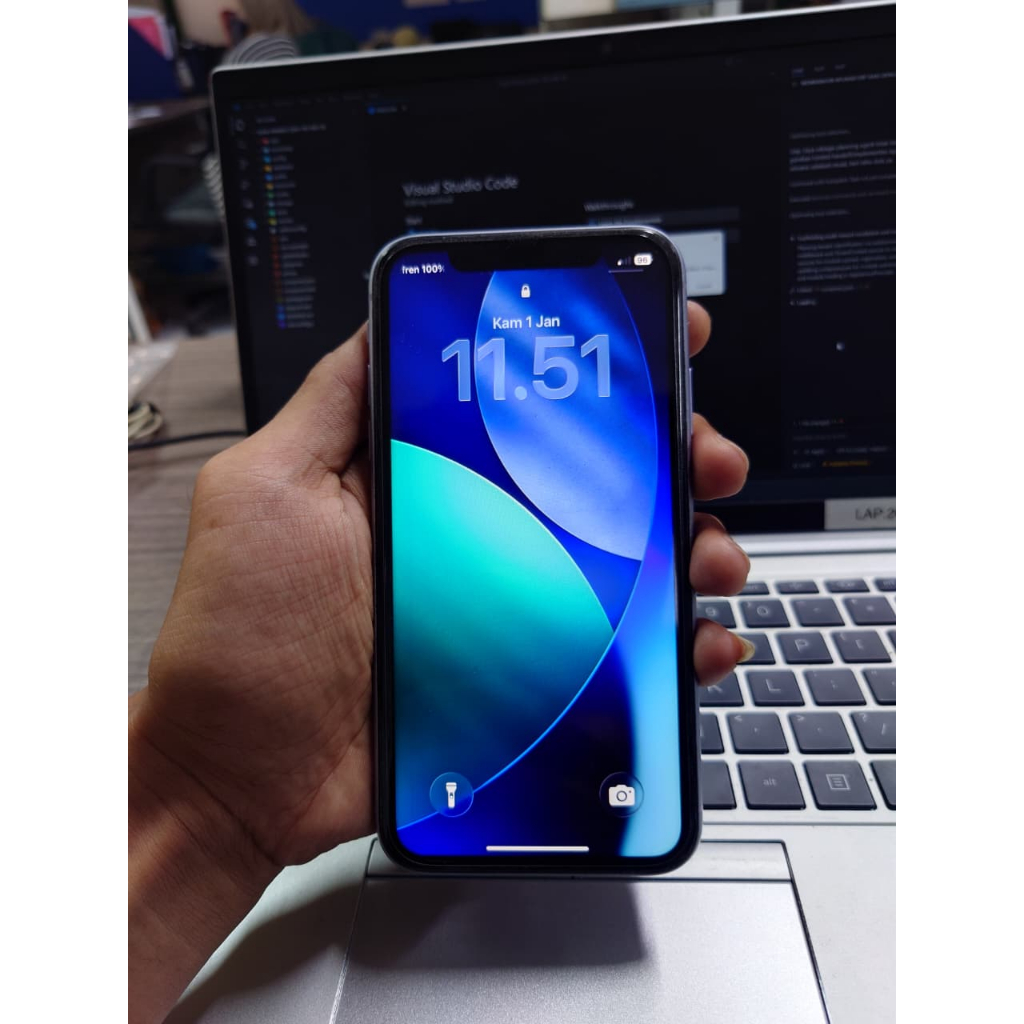 iPhone 11 64GB Smartfren Only – Kondisi Mulus