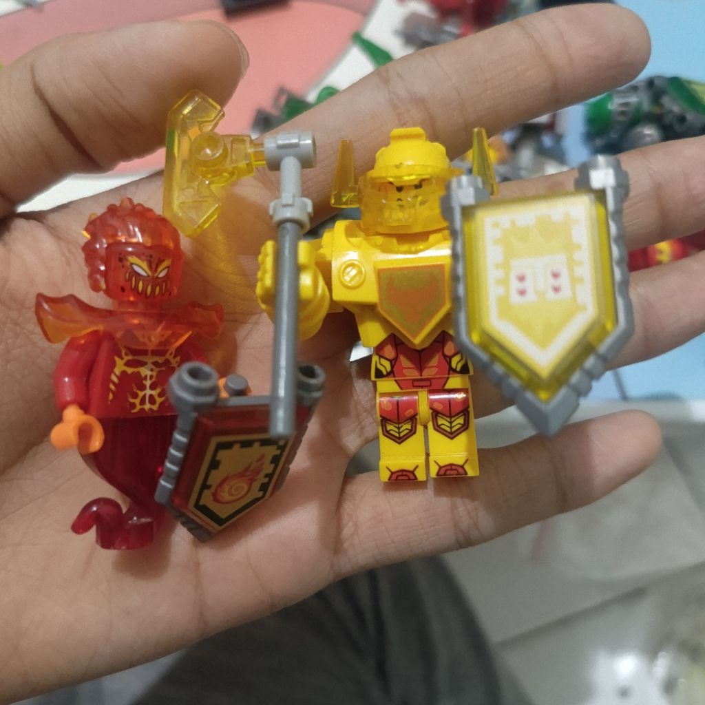 PESANAN Lego Nexo Knight Axl & lava