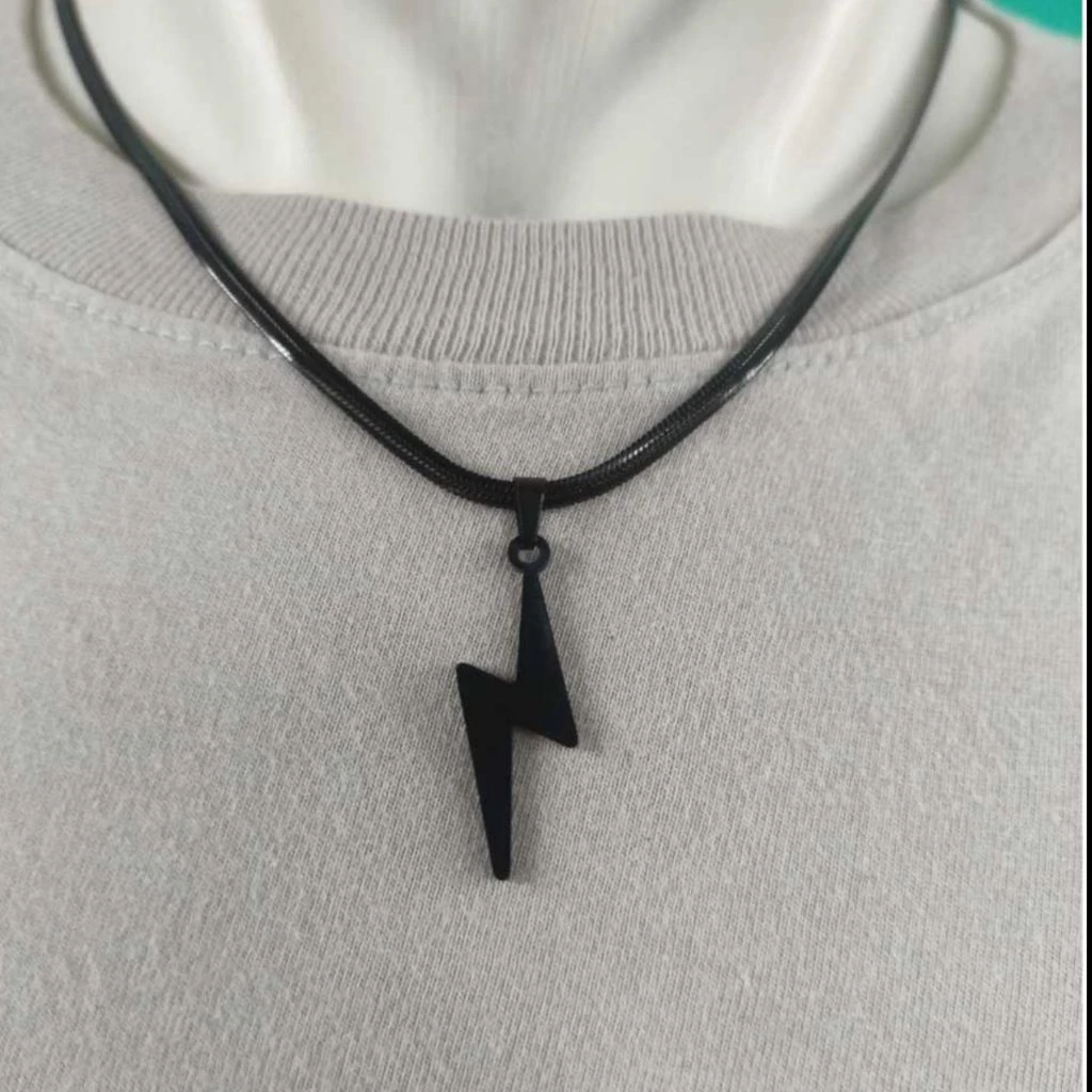 KALUNG TITANIUM LIONTIN PETIR ANTI KARAT