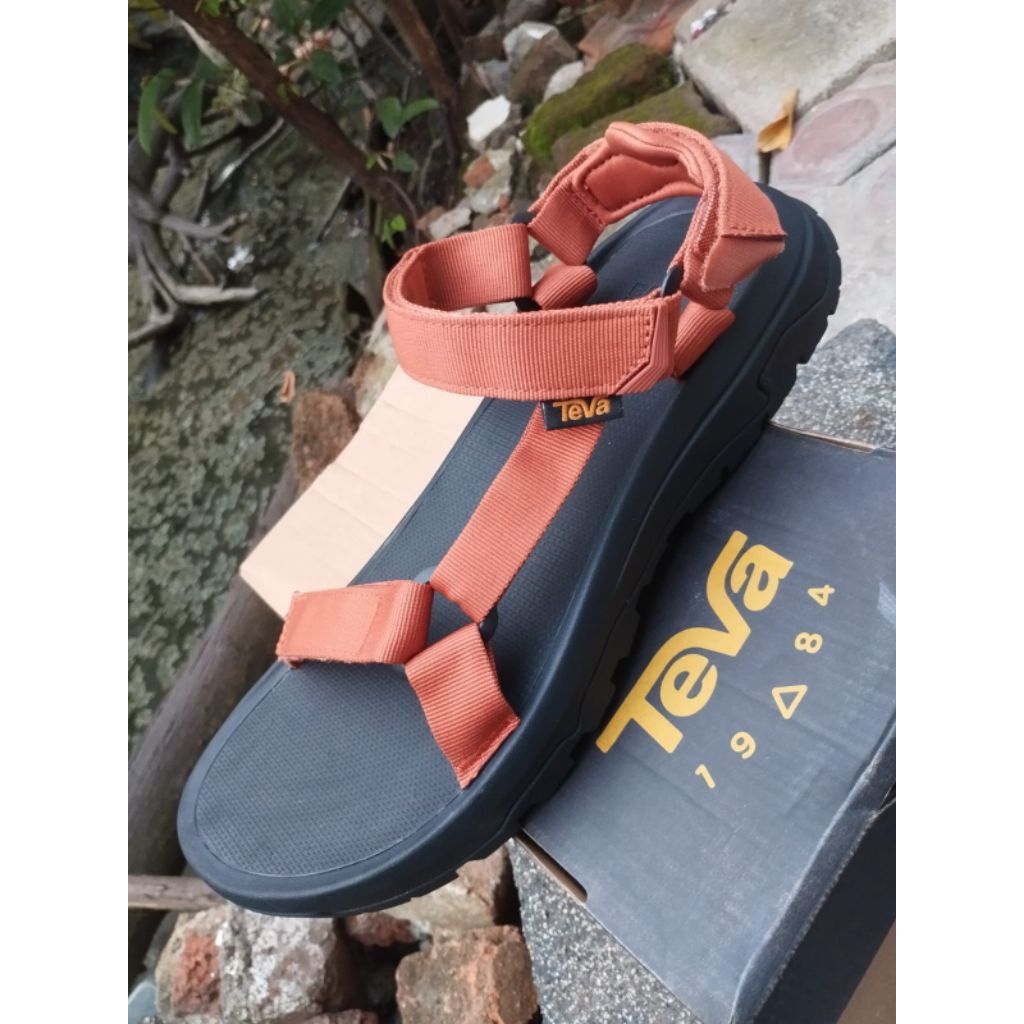 sandal GUNUNG tEVA HURRICANE XLT 3 merah bata size 47