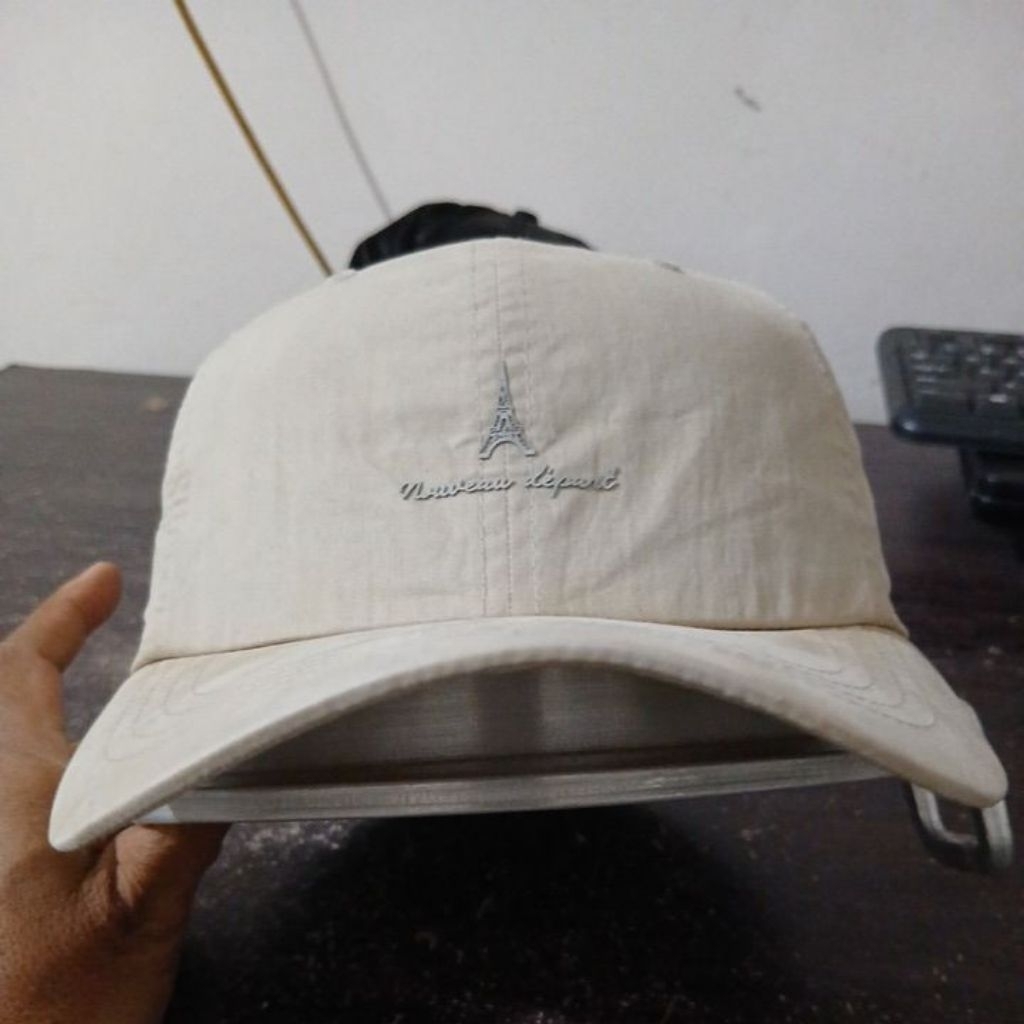 Topi baseball bahan katun warna cream logo karet halus BASIC ELLE second Original allsize stelan bes