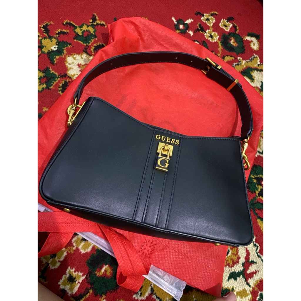 Tas Cantik Istimewa GUESS Original Factory Outlet Preloved Pribadi