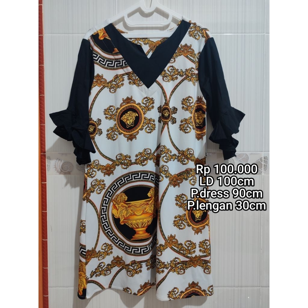 (Preloved) Dress Black Gold