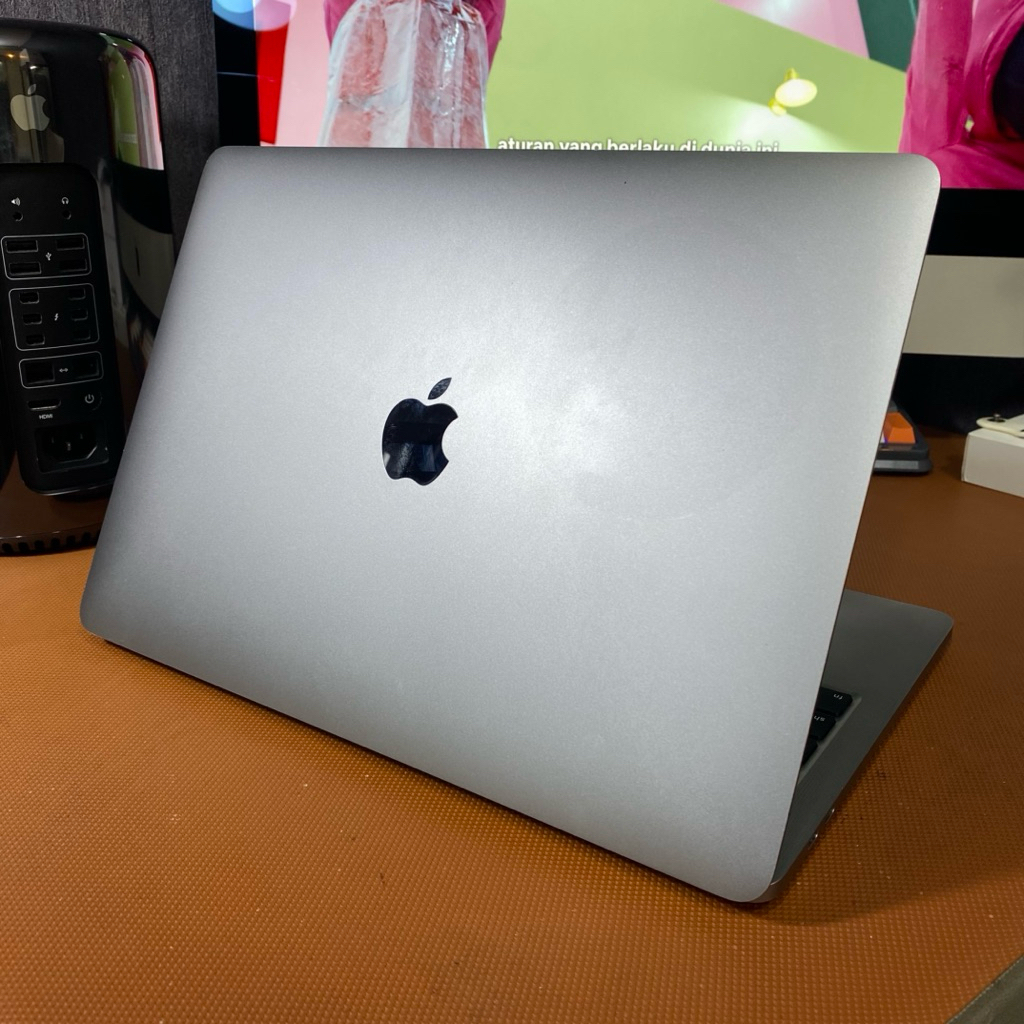 Macbook Pro Touchbar 13inch 2020 8/256gb ex resmi