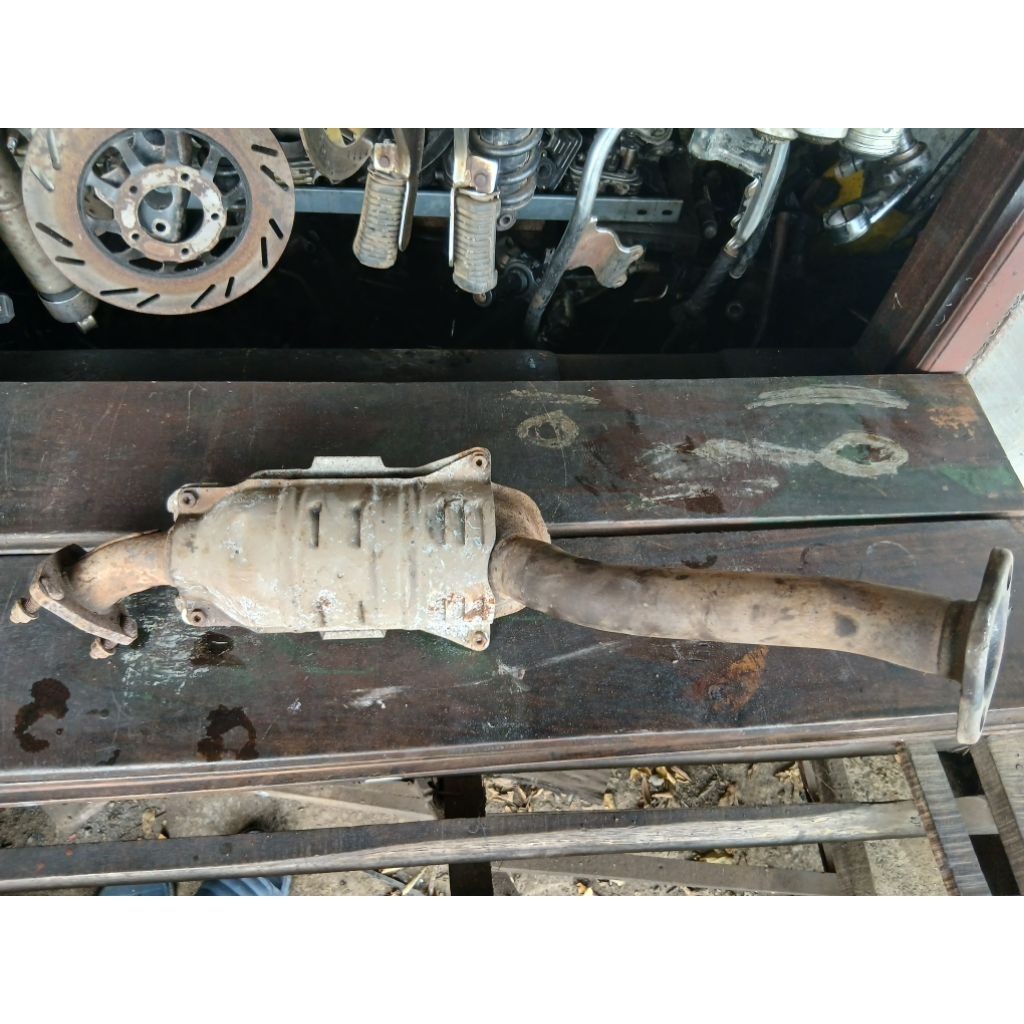 RUMAH KATALIS KNALPOT HONDA JAZZ KONDISI UDAH BELAH KATALIS TIDAK ADA