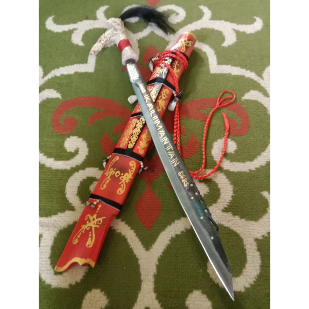 Mandau khas kalimantan