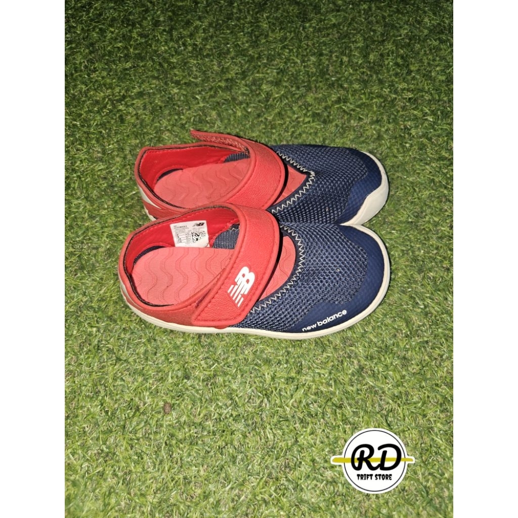 sepatu sendal new balance