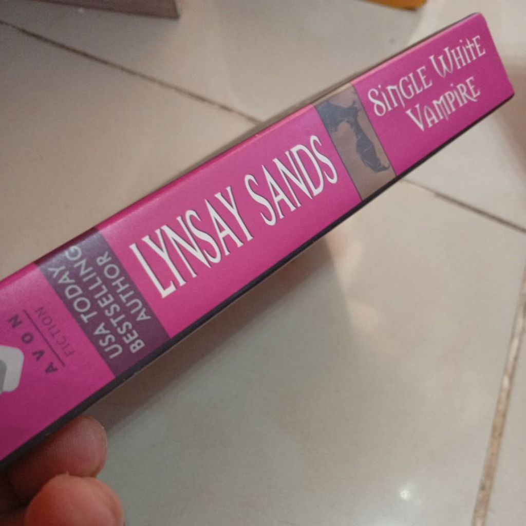 LYNSAY SANDS SINGLE WHITE VAMPIRE