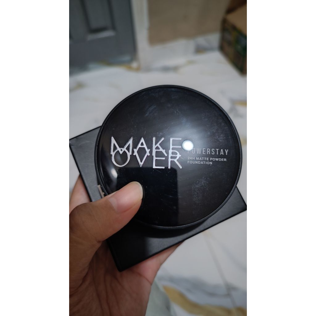Makeover make over power stay 24h matte powder foundation preloved bedak padat