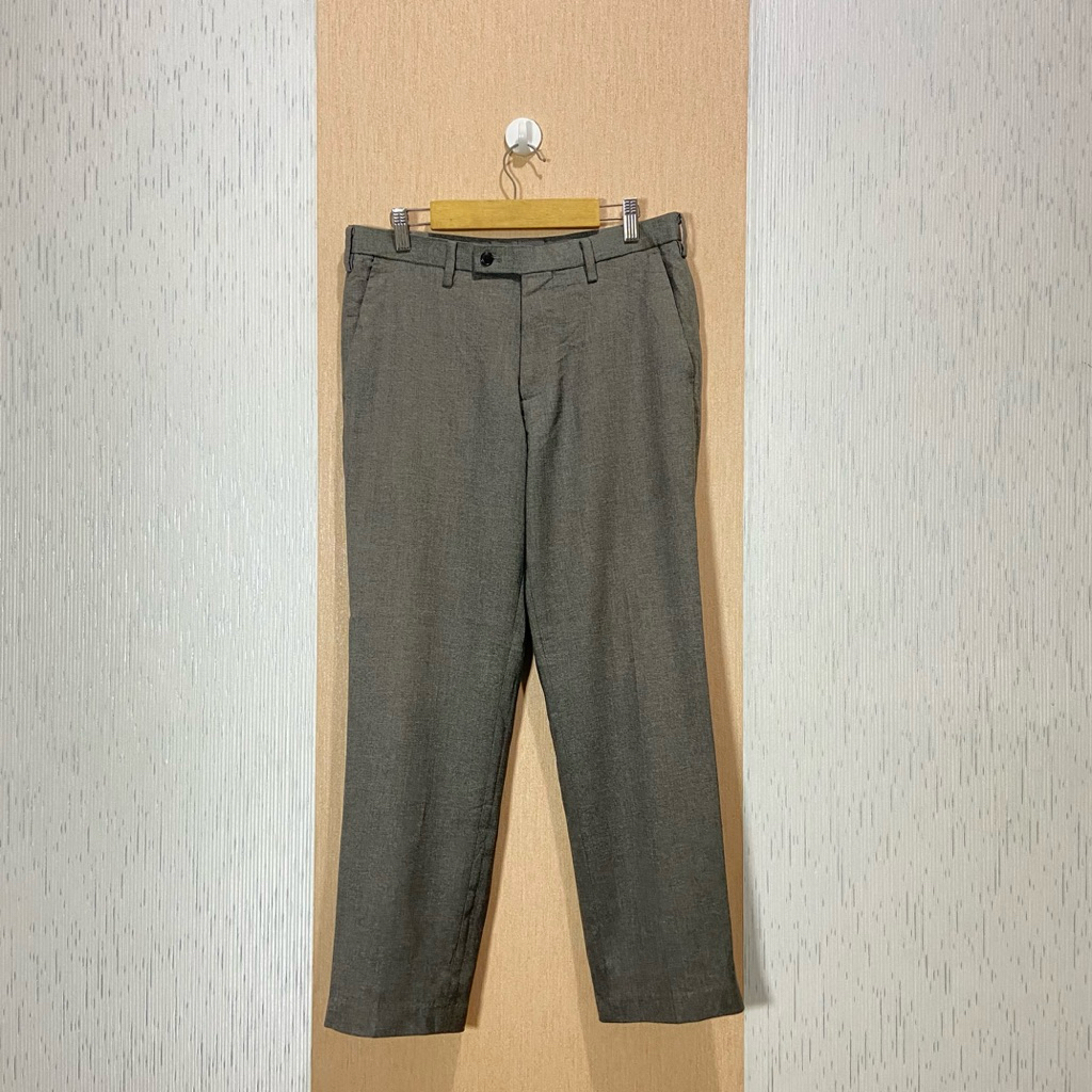 Work Pants UNIQLO AIRSENSE (Ultra Light) / Celana Bahan Pria / Size 31