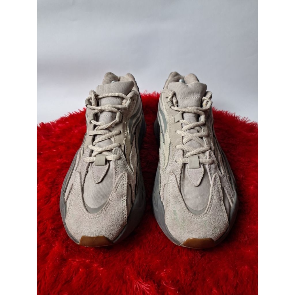 Sepatu sneakers Size 43