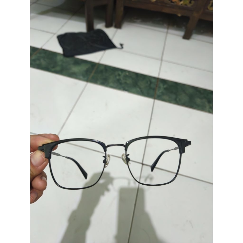 kacamata Saturday titanium black