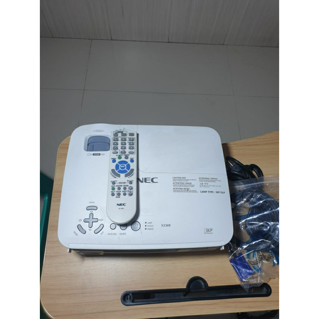 proyektor NEC V230X second