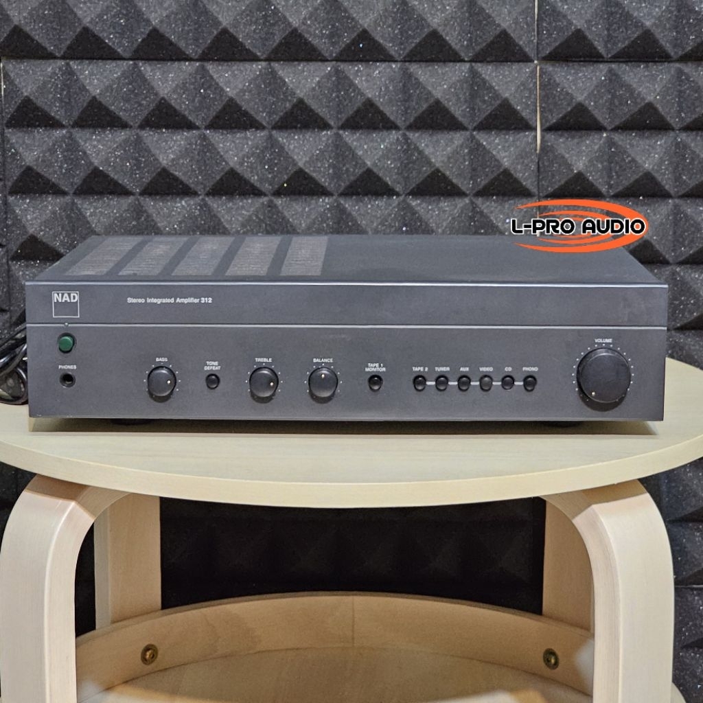 Amplifier NAD 312 second masih tersegel