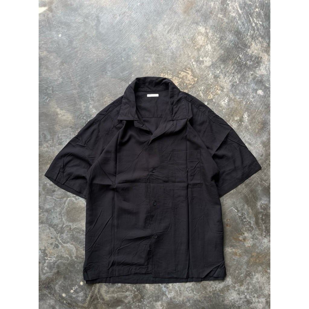 GU black open collar shirt