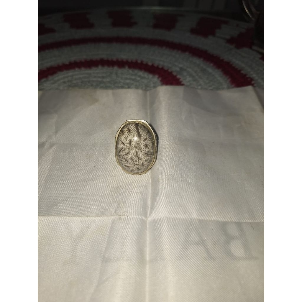 Batu cincin batu akik Teratai kelabang putih 
Limited edition 
Barang terawat 
Pemakaian pribadi