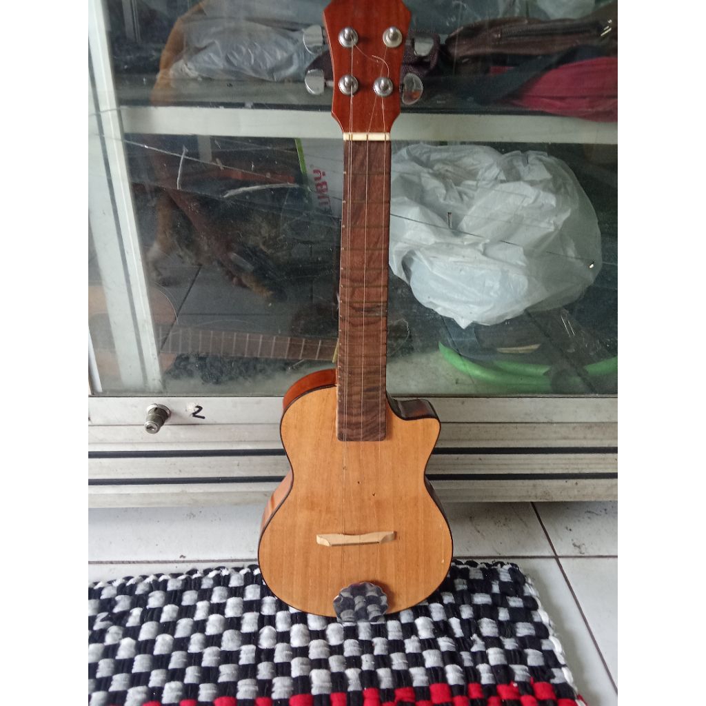 Gitar Keroncong Cak Kentrung