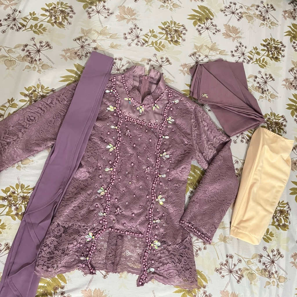 PRELOVED Atasan Kebaya Kutubaru Payet + Selendang + Hijab + Kamisol