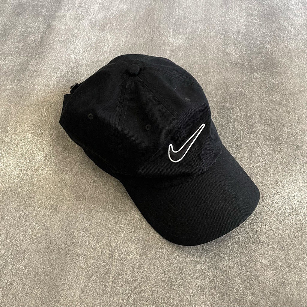 topi Nike Black Billed Club Cap Black Swoosh Logo