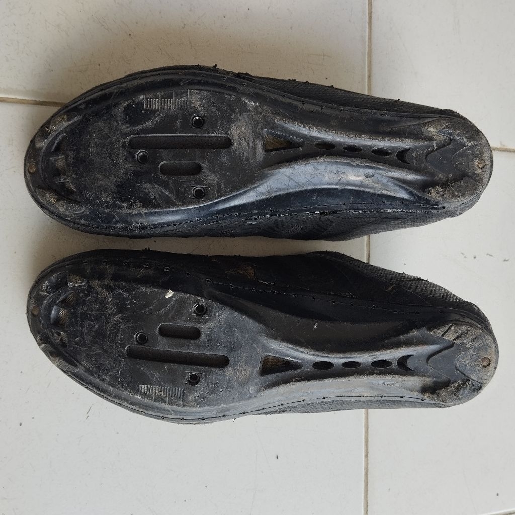 SEPATU SEPEDA ROADBIKE SANTIC