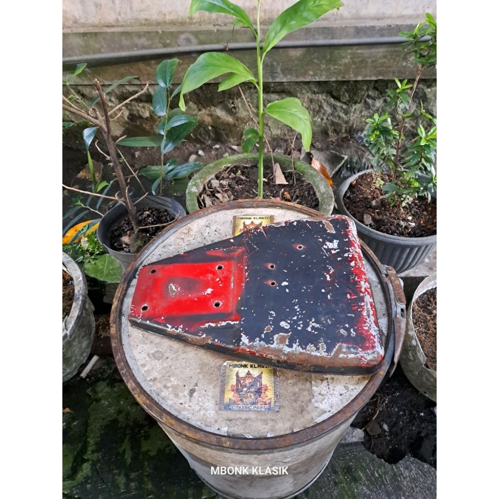 plat tatakan jok depan vespa px exclusive ps strada aom ORIGINAL tatakan jok depan vespa ps strada a