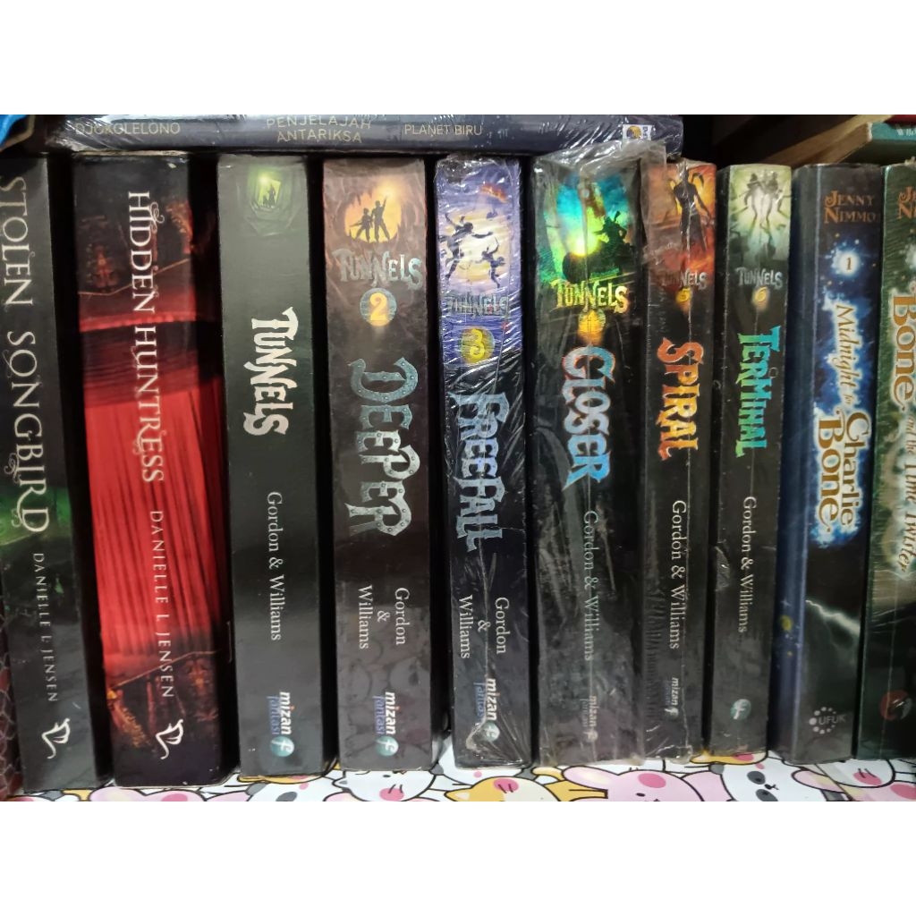 NOVEL SET SERIES TUNNELS
