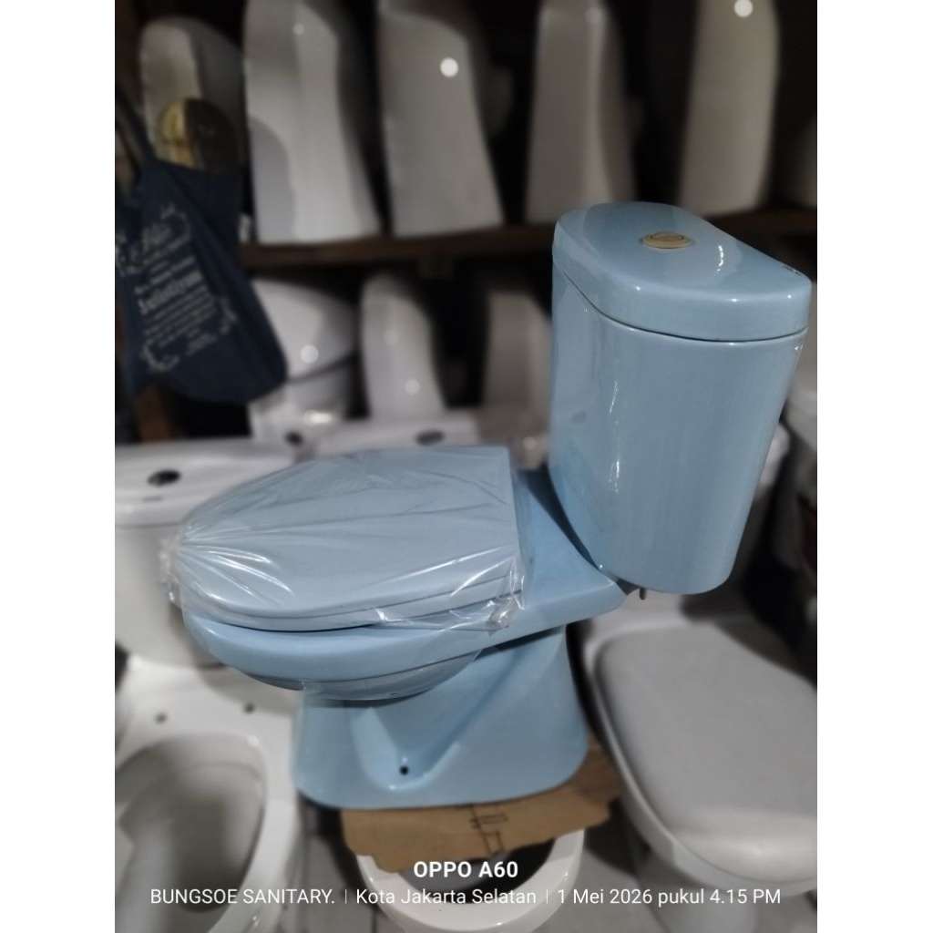 Kloset duduk WC / Closet closed merk Renovo (Second)