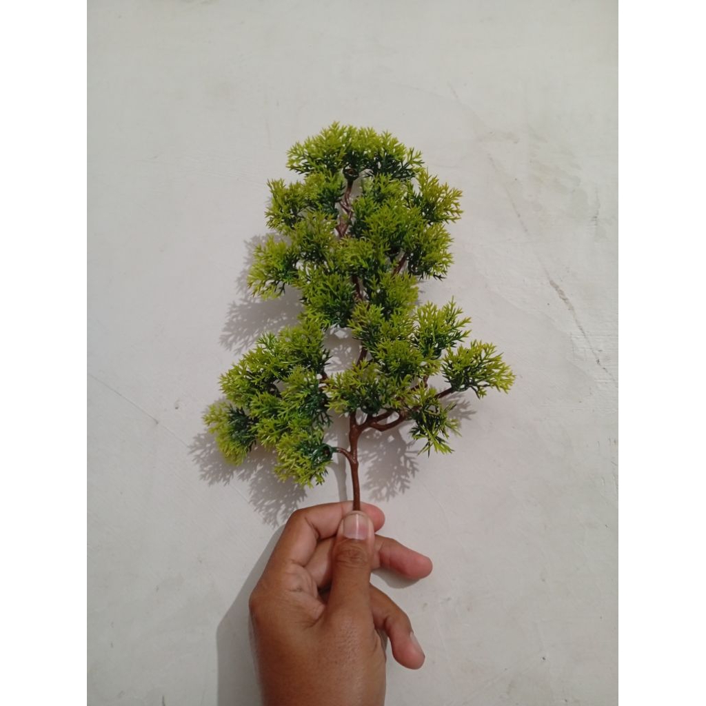 daun cemara artificial