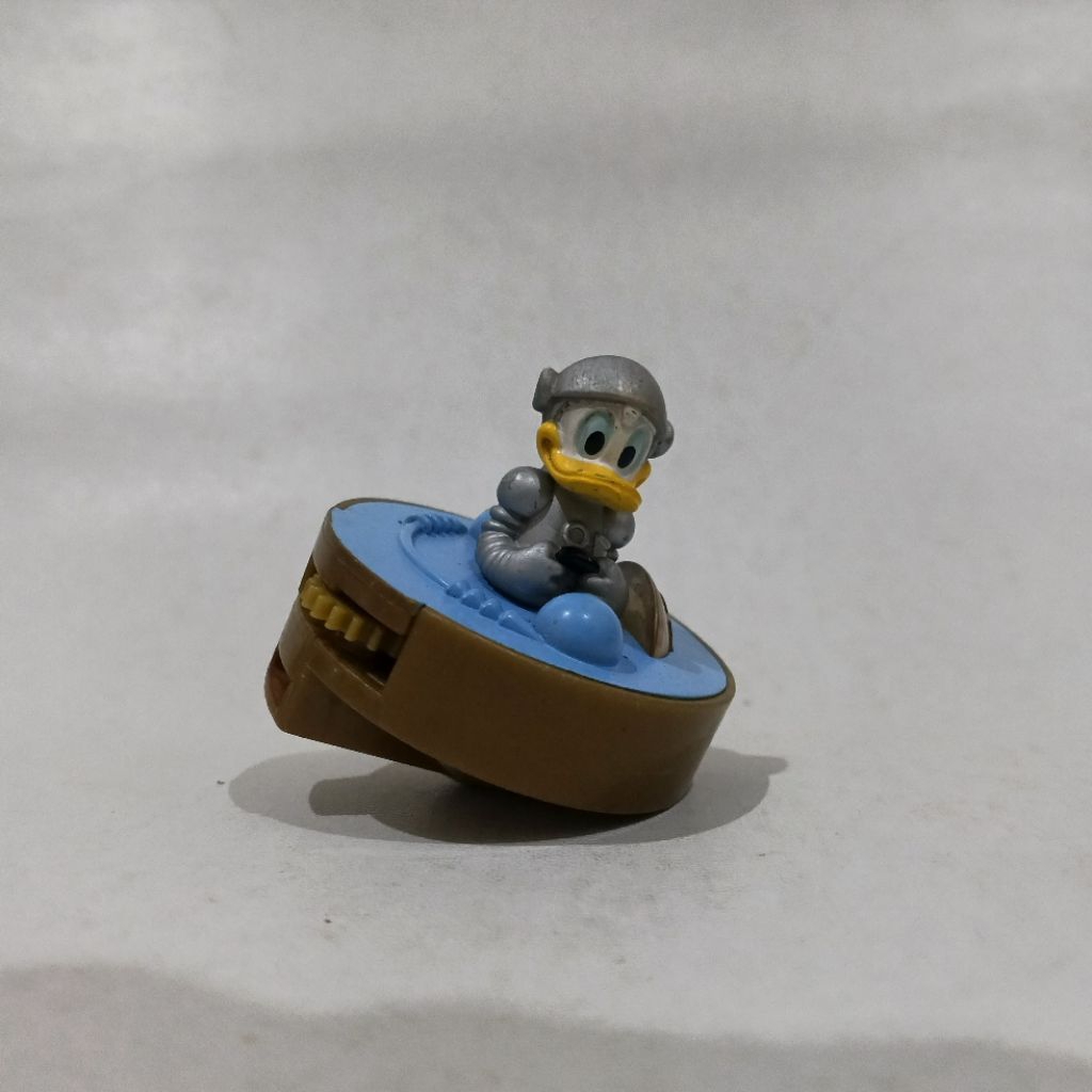 Figure Donal Bebek Tomorrowland