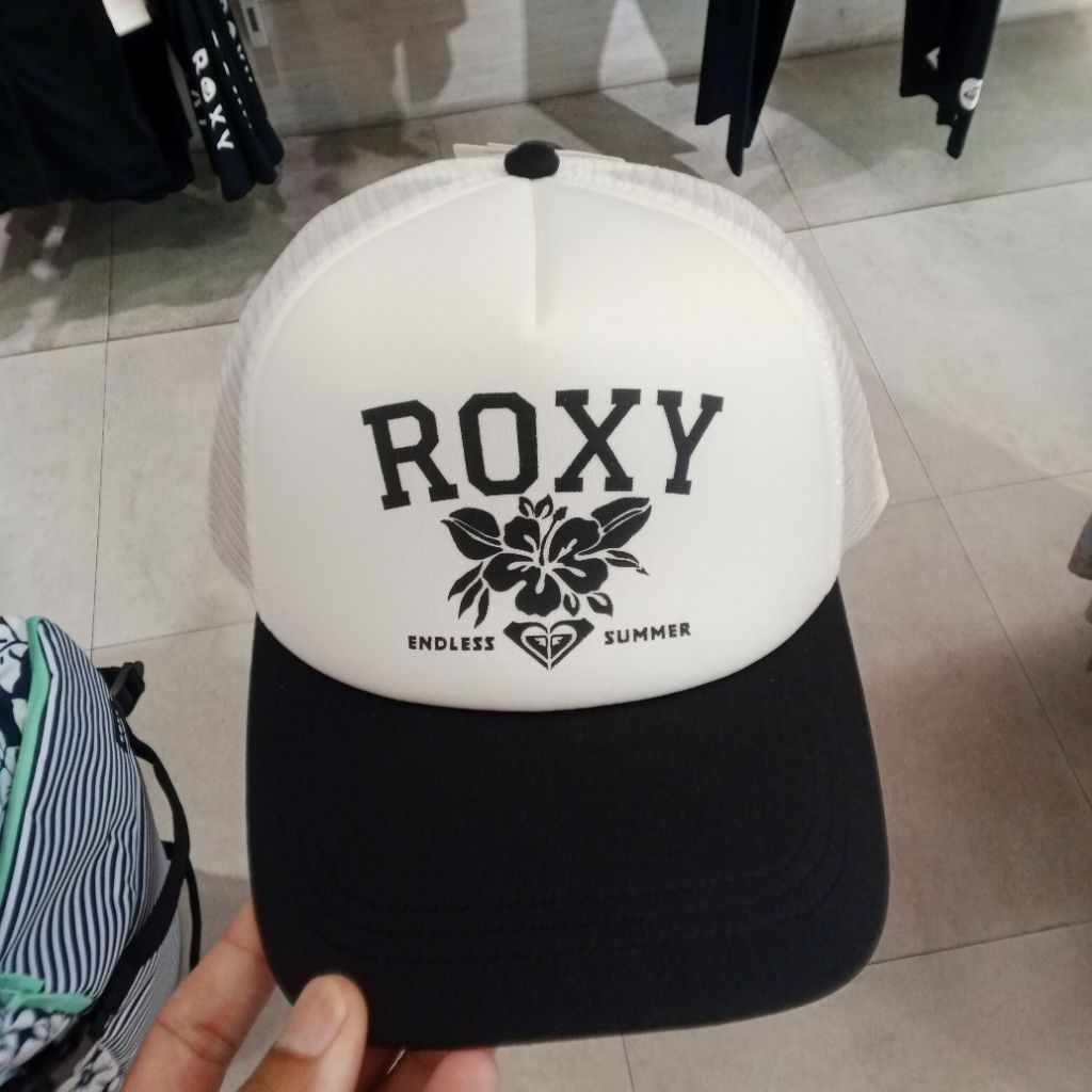 Topi Trucker Roxy Hitam Putih