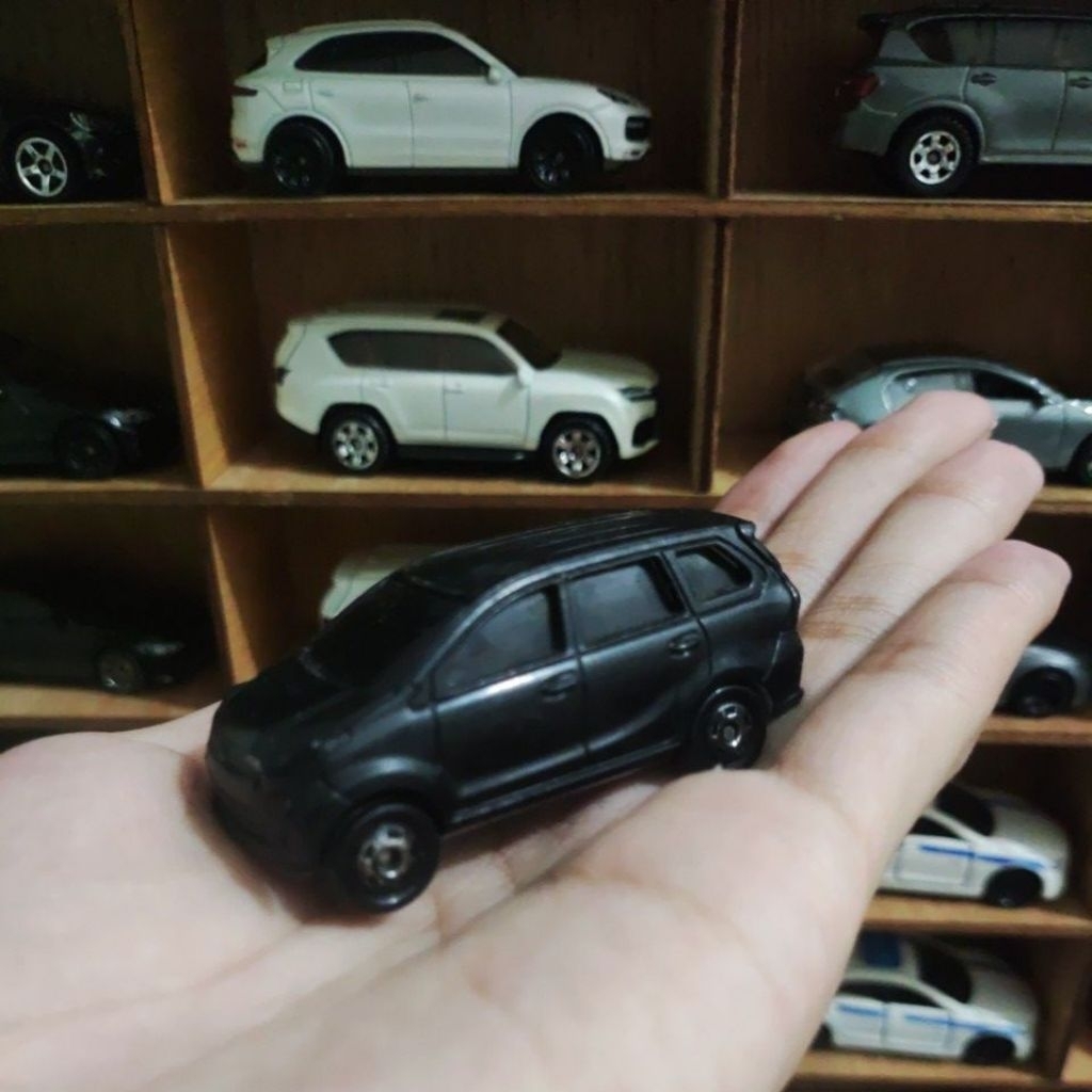tomica cool drive toyota avanza hitam loose