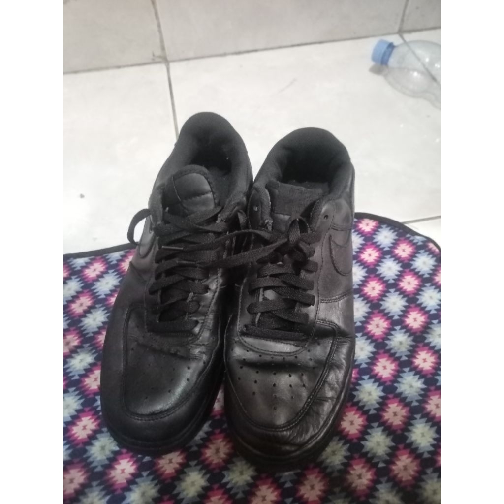 nike af1 low triple black