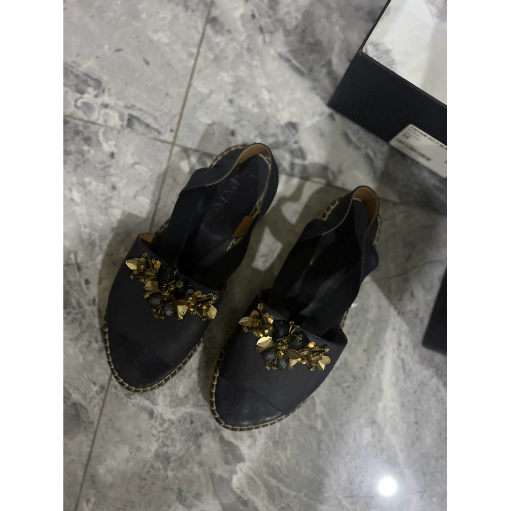 preloved pvra sepatu sandal size 39