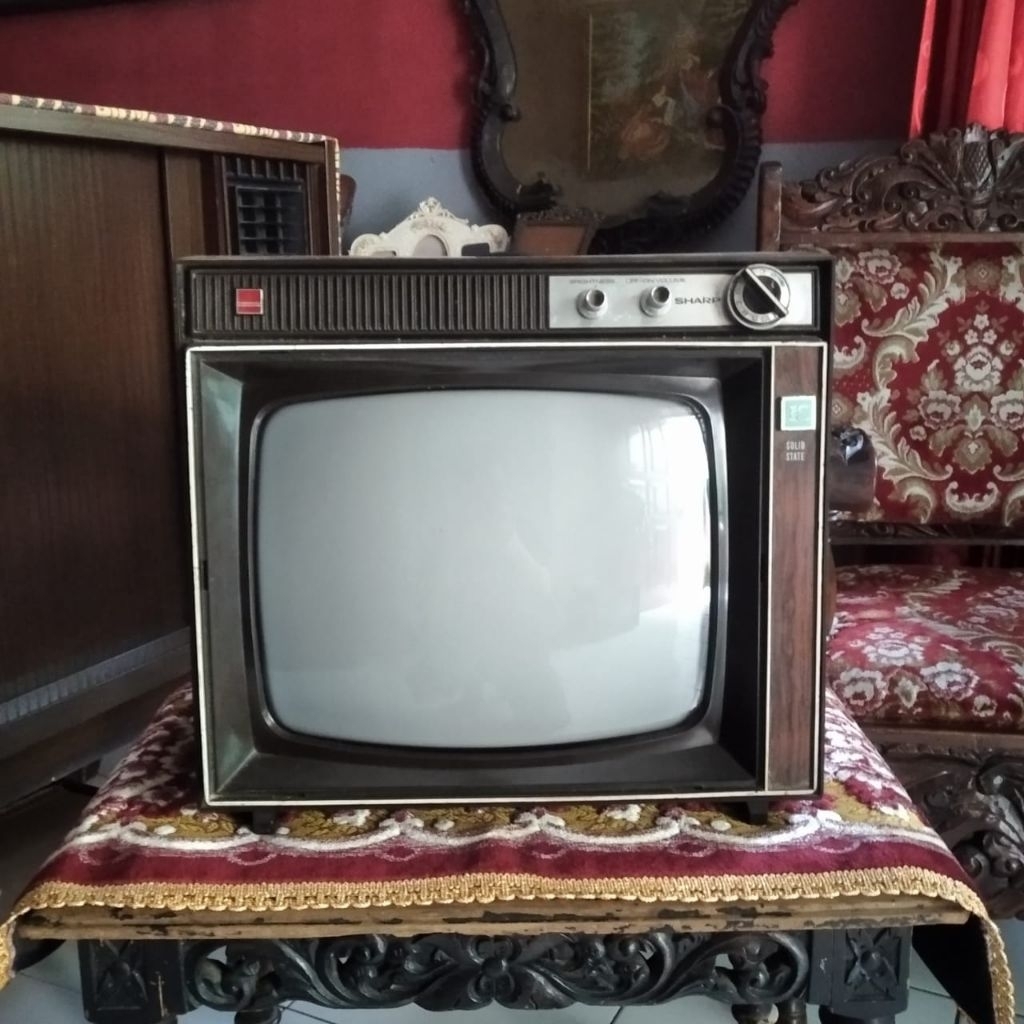 Tv televisi jadul antik vintage merk Sharp lawas kuno