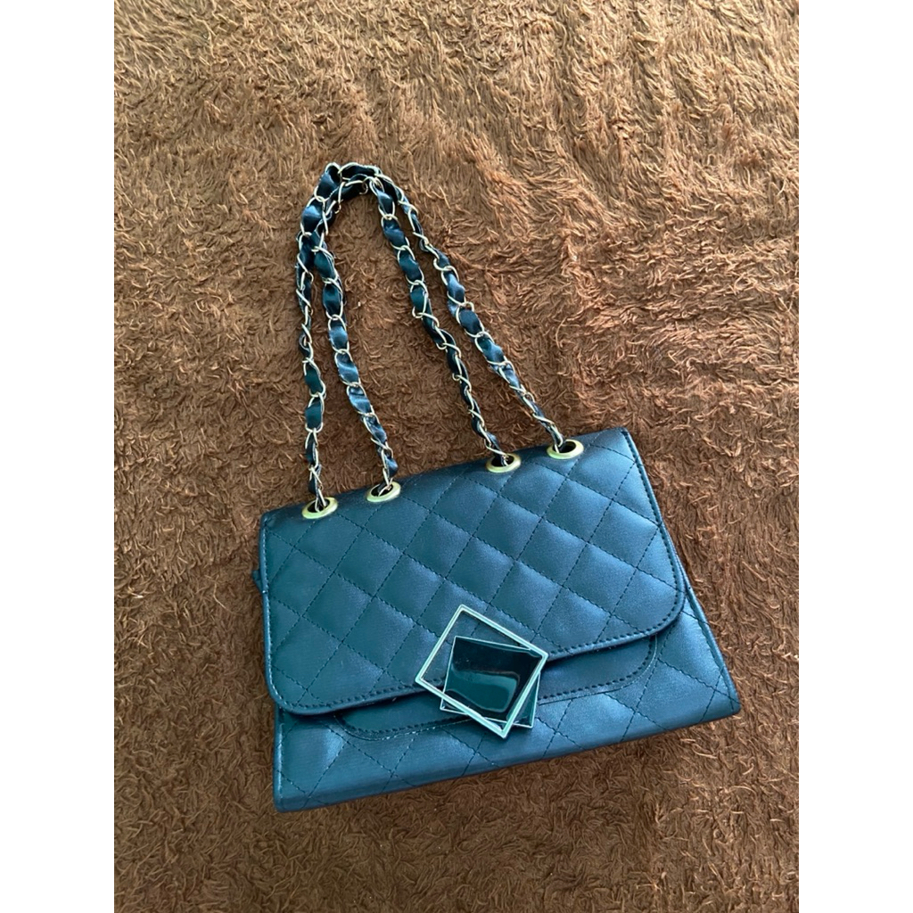 [Preloved] Tas Kondangan / Tas Wanita Tali Rantai Model Cantik