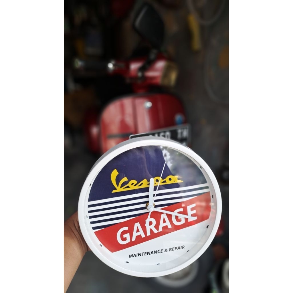 jam dinding vespa