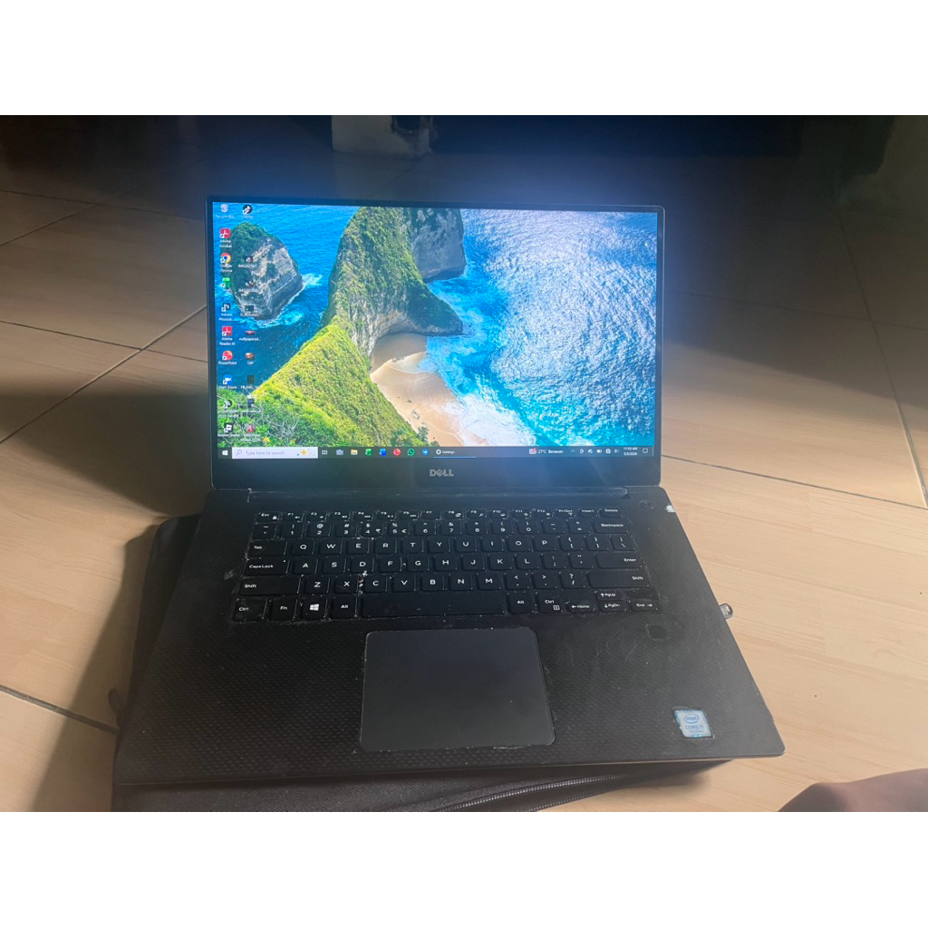 Dell XPS 15 9560 Laptop 15.6" 4K Touchscreen Intel Core i7-7700HQ 16GB RAM 512GB SSD GTX 1050 Silver