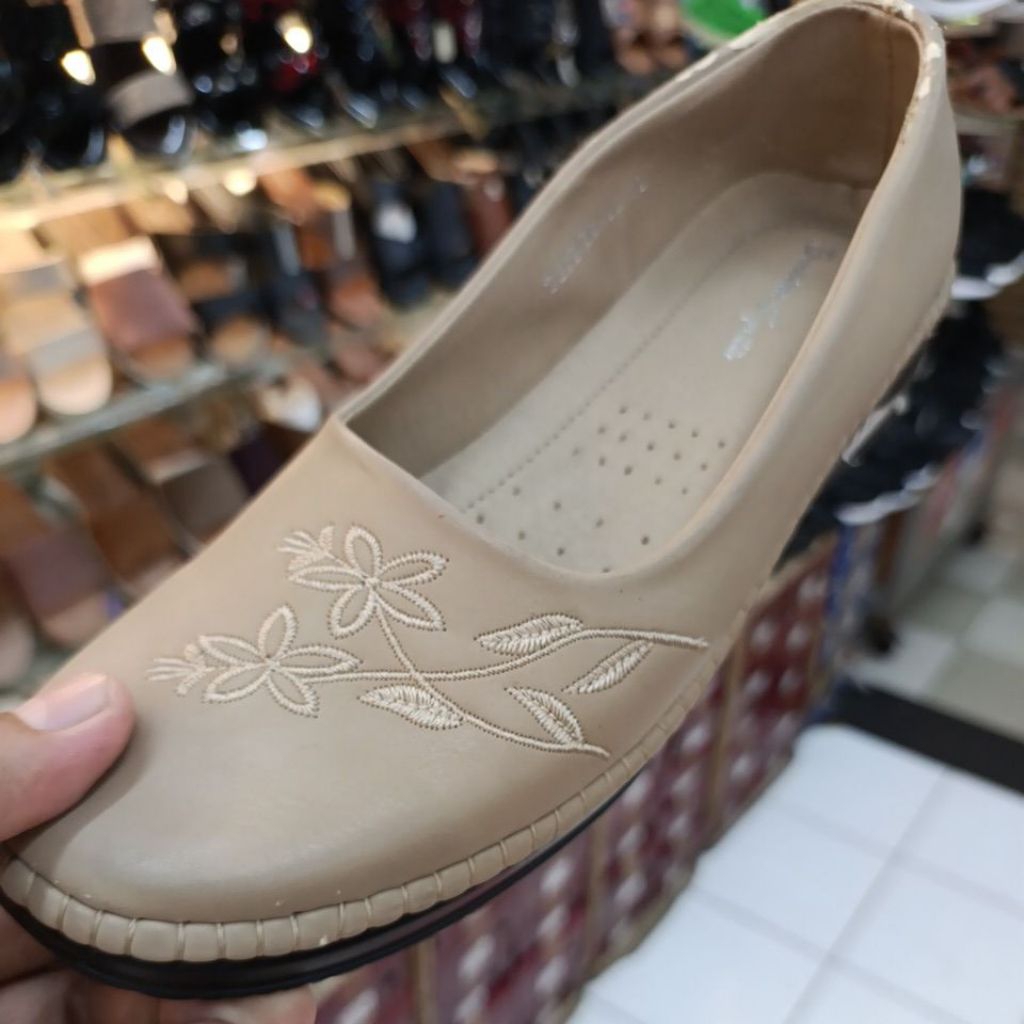 Sepatu Bettina bc430 OB , stock lama,sudah ad yg mengelopek,tdk bs d tuker lagi