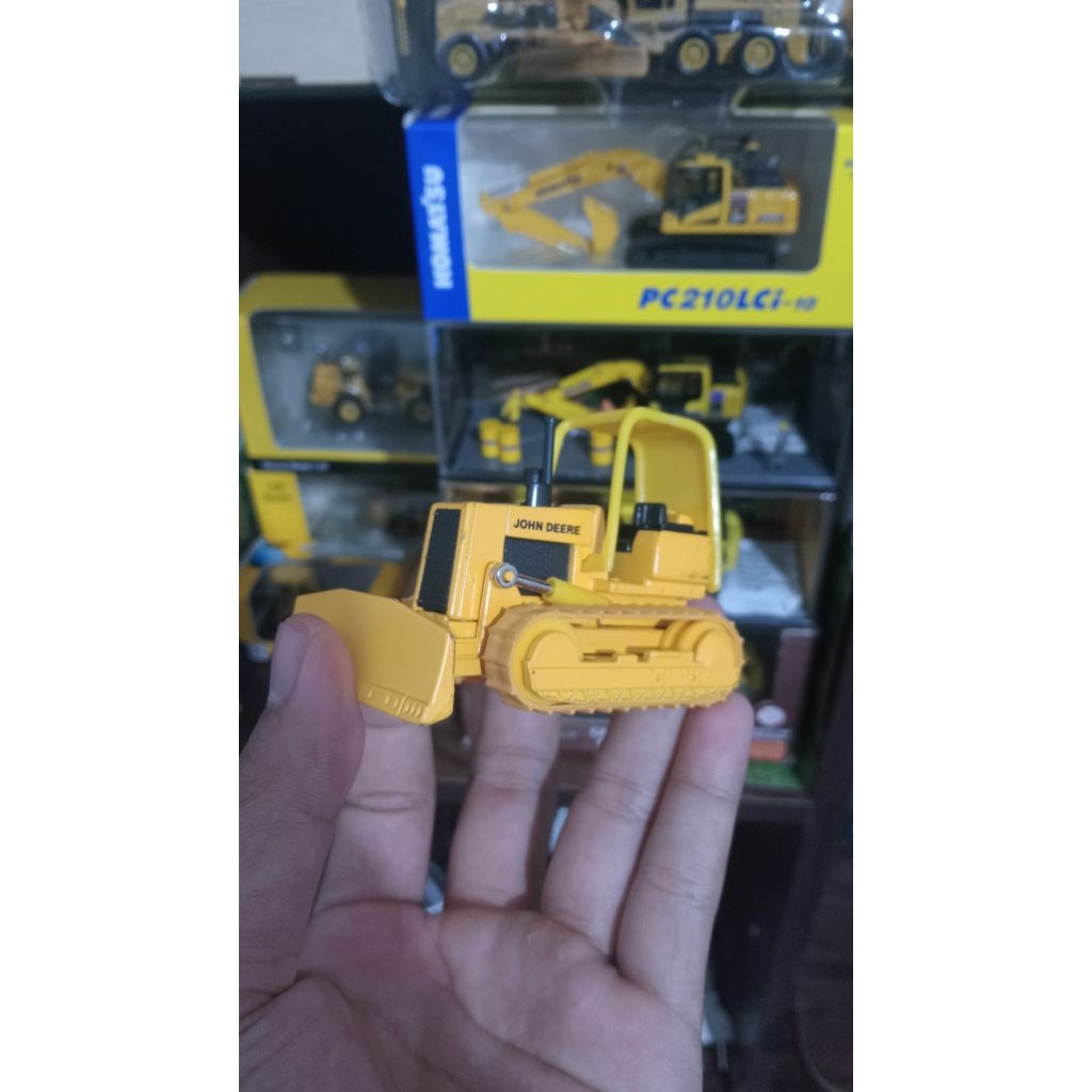 ERTL JOHN DEERE BULLDOZER SKALA 1/64