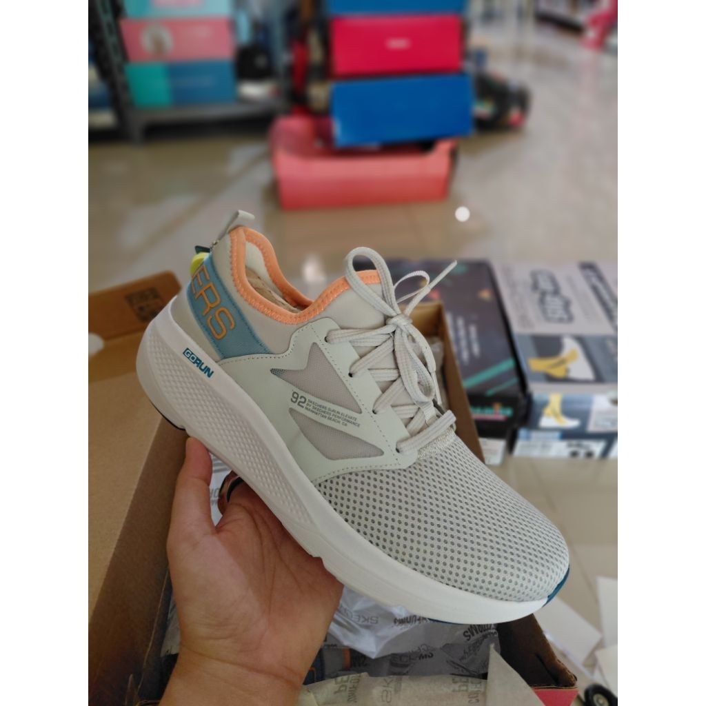 SKECHERS GO RUN ELEVATE WOMAN.