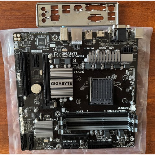 Motherboard Gigabyte GA78LMT USB 3 + Processor FX8320