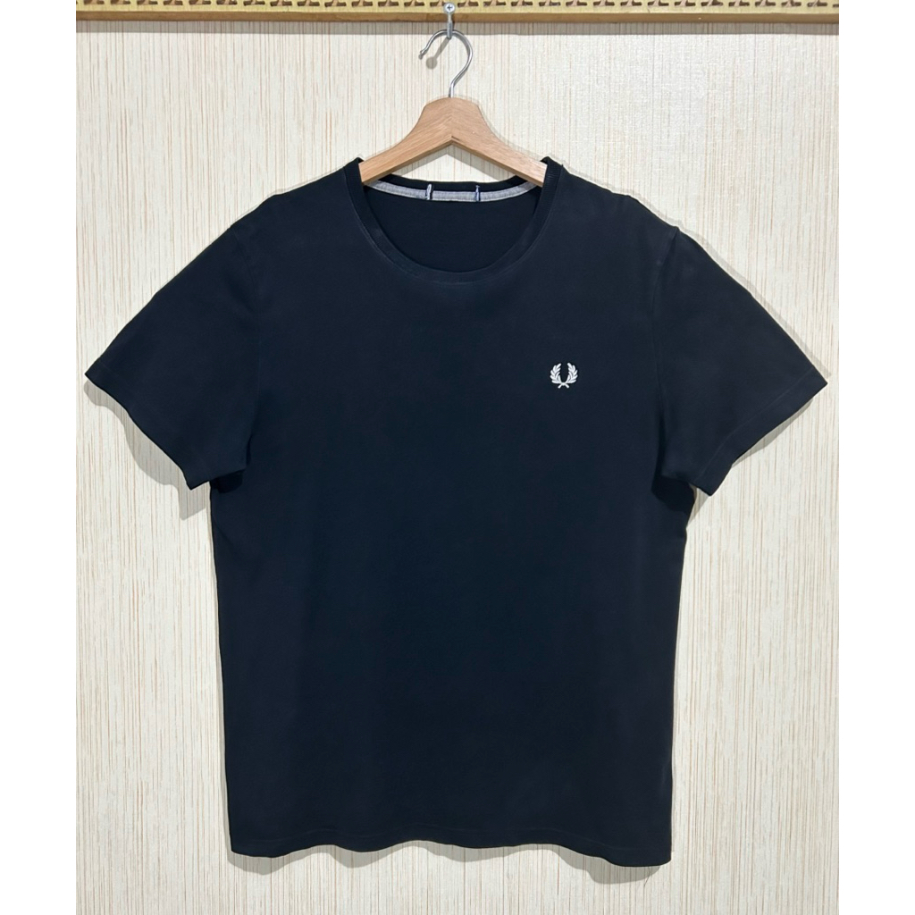 ‘FRED PERRY’ T-shirt