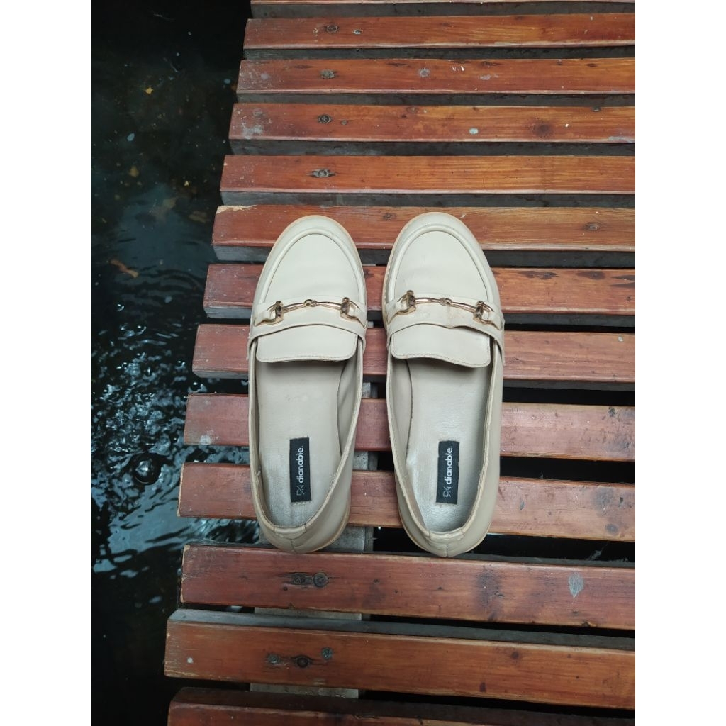 Preloved Sepatu Hak Docmart Dianable